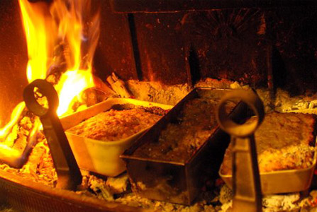 薪ストーブ料理-桑の実の焼きデザート
