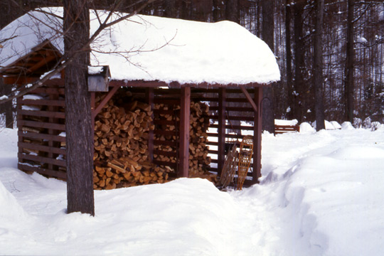 coldmountain-薪焚き人の冬-薪小屋