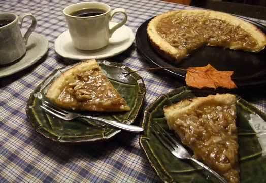 薪ストーブ料理：胡桃と楓のタルト
