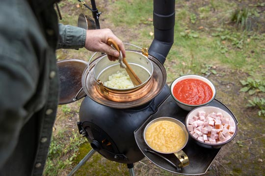 Ozpigオージーピッグとデイキャンプ | ポールキャスナー・コラム／薪