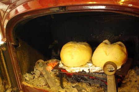 薪ストーブでパン作り