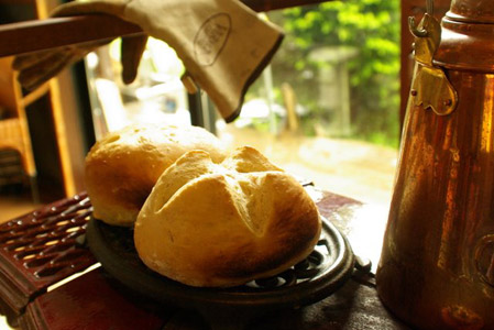 薪ストーブ料理-薪釜焼き天然酵母パン