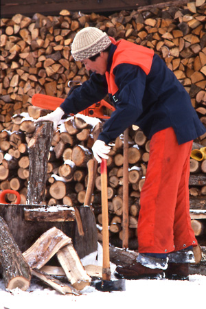 coldmountain-薪焚き人の冬-薪割り